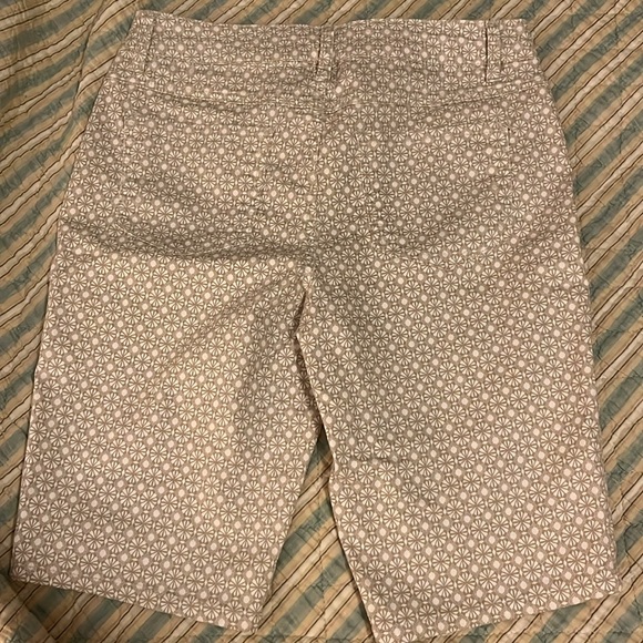 D jeans, summer shorts with a small print, beige and white, size 6 - Picture 2 of 4